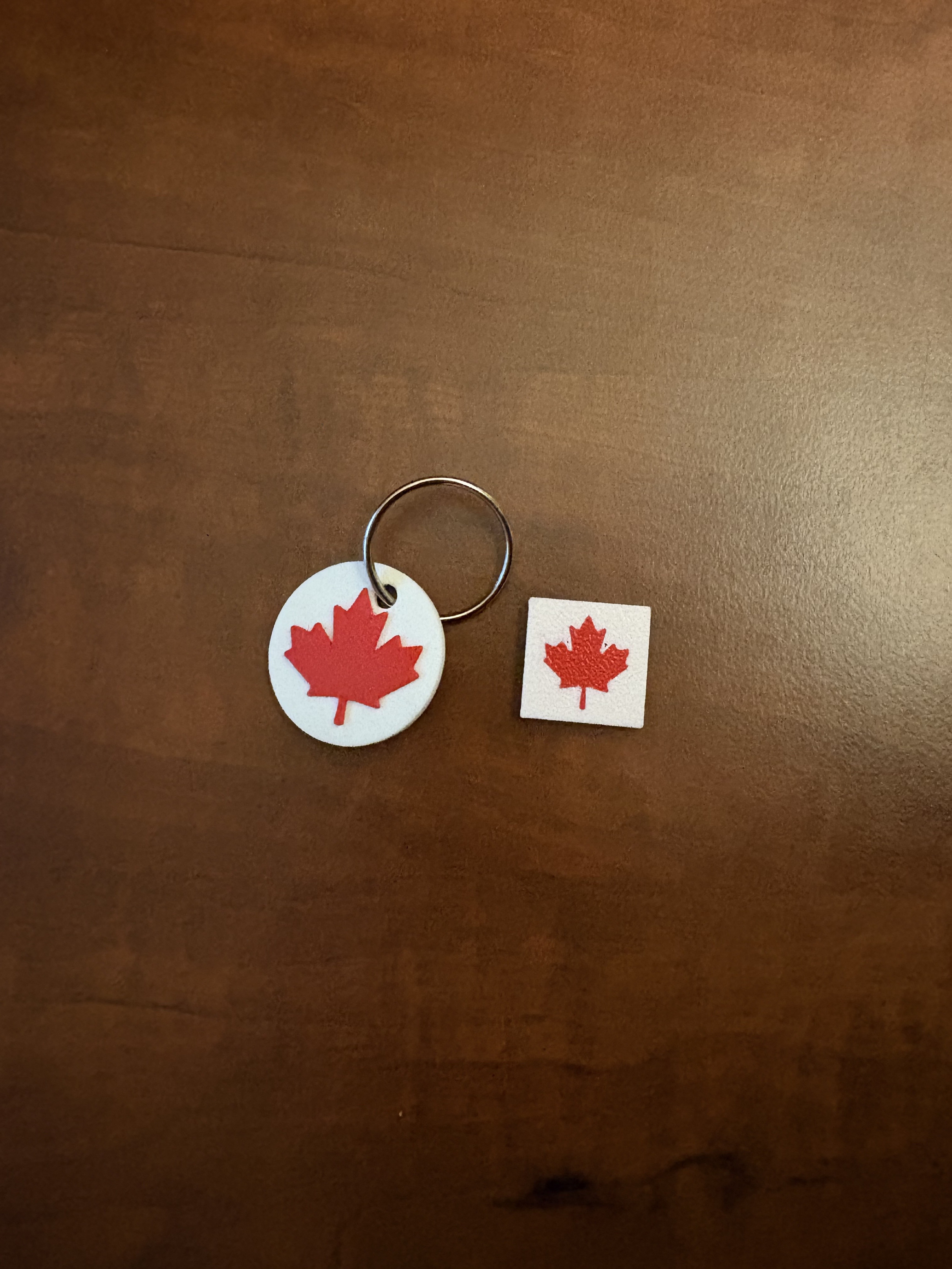 Canada Leaf Keychain / Magnet